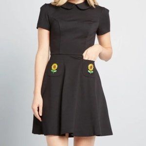 ModCloth Spoken Sweetness Black with Embroidered Sunflower Pockets Sz M